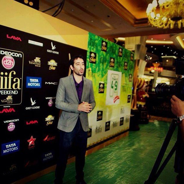Kaiser Khan interviewed on the IIFA Weekend red carpet